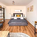 Cheyf Riverside & Free Garage Parking Daire *