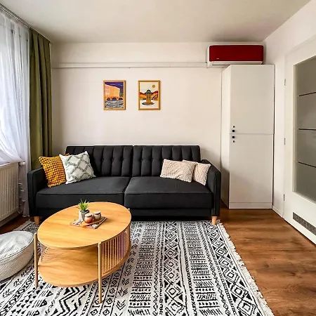 Cheyf Riverside & Free Garage Parking Apartment Sarajevo