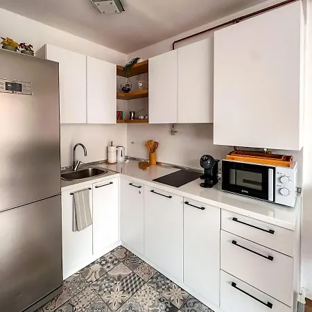 Apartment Cheyf Riverside & Free Garage Parking *