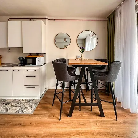 Cheyf Riverside & Free Garage Parking Apartment