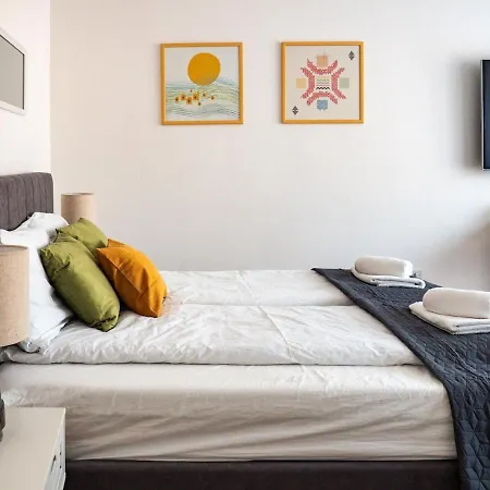 Apartment Cheyf Riverside & Free Garage Parking *