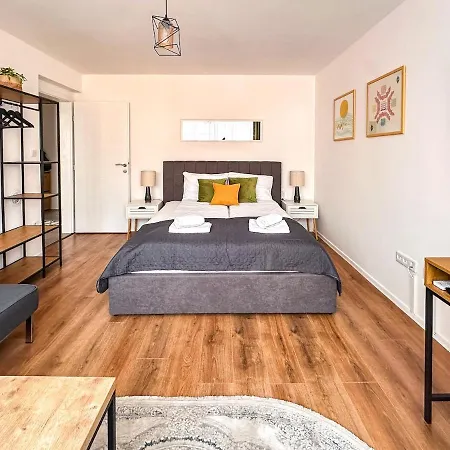 Cheyf Riverside & Free Garage Parking Apartment *