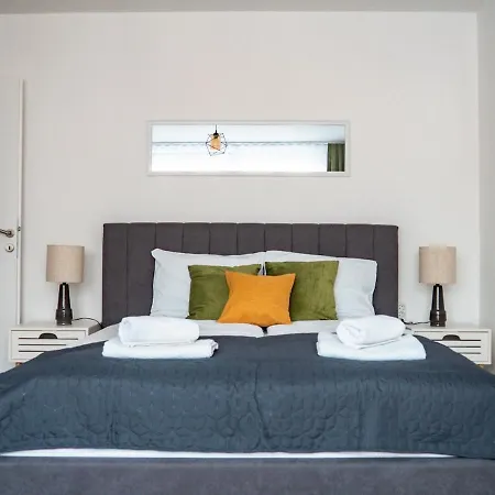Cheyf Riverside & Free Garage Parking Apartment *