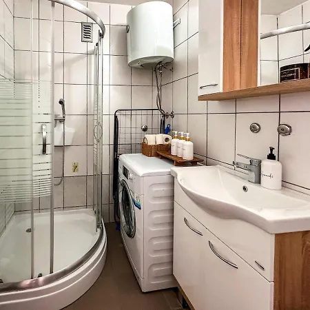Cheyf Riverside & Free Garage Parking Apartment