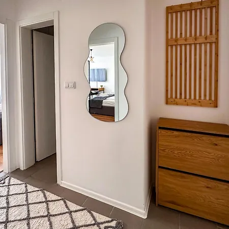 Apartment Cheyf Riverside & Free Garage Parking *